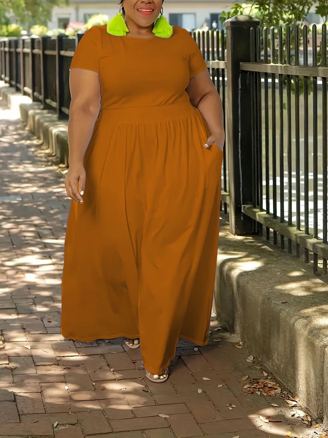 Women's plus size elegant maxi dress, flowy fabric & practical pockets for style.