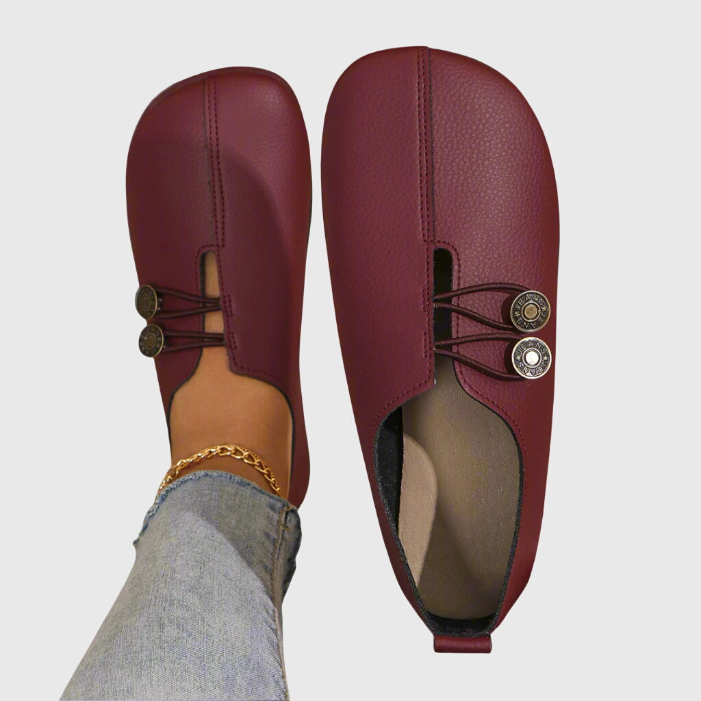 Flexible women's slip-on comfort flats. Essential casual summer shoes with a charming round toe.
