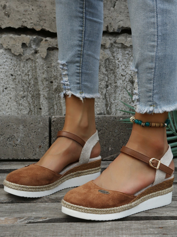 Lightweight women's espadrilles: comfortable flat summer shoes for casual & holiday wear.