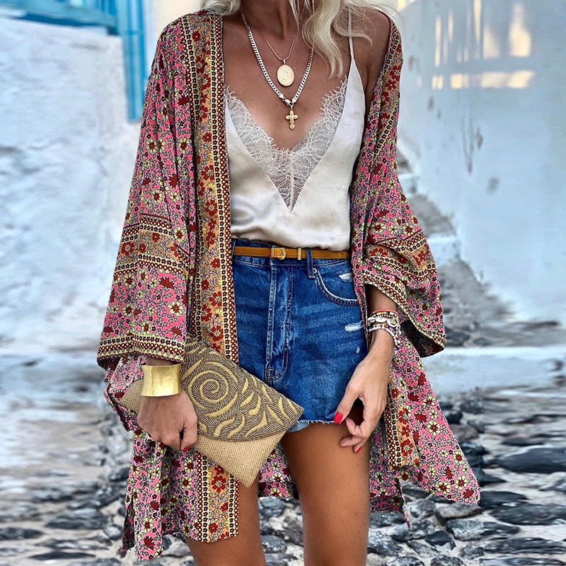 Fashionable women's patterned cardigan in boho style. This loose fit, long sleeve layering piece features a trendy print.