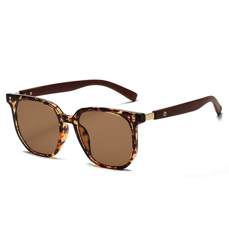 Stylish unisex classic angular sunglasses, perfect eyewear for sun protection and fashion
