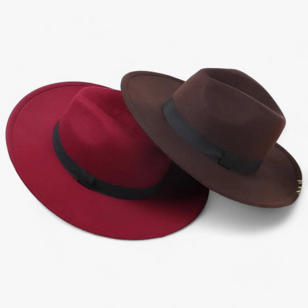 Warm, weather-resistant unisex vintage wool felt fedora in beige. Perfect for autumn & winter fashion.