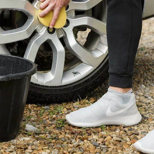 Reusable non-slip shoe covers for travel, waterproof silicone protects footwear from rain & mud.