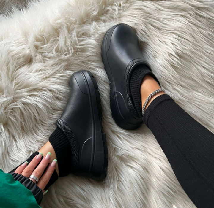 Women's weatherproof comfort clogs with soft cloud cushioning, ideal for all-season casual wear.