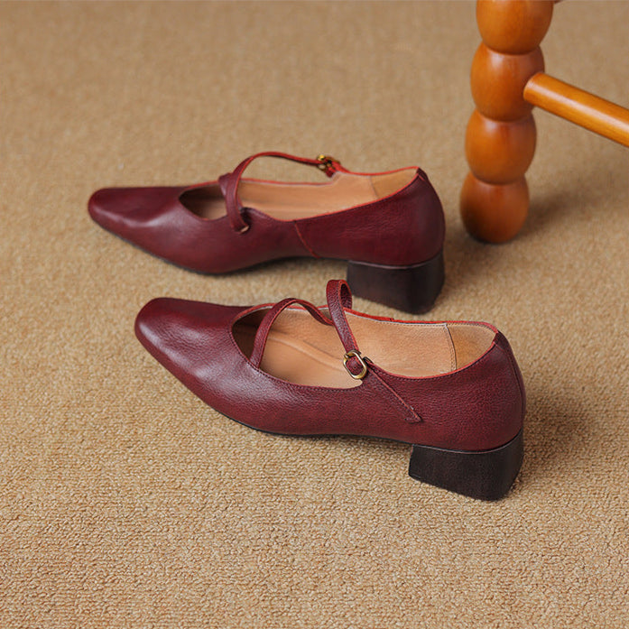 Classic black leather pumps for women, featuring a stylish tapered heel