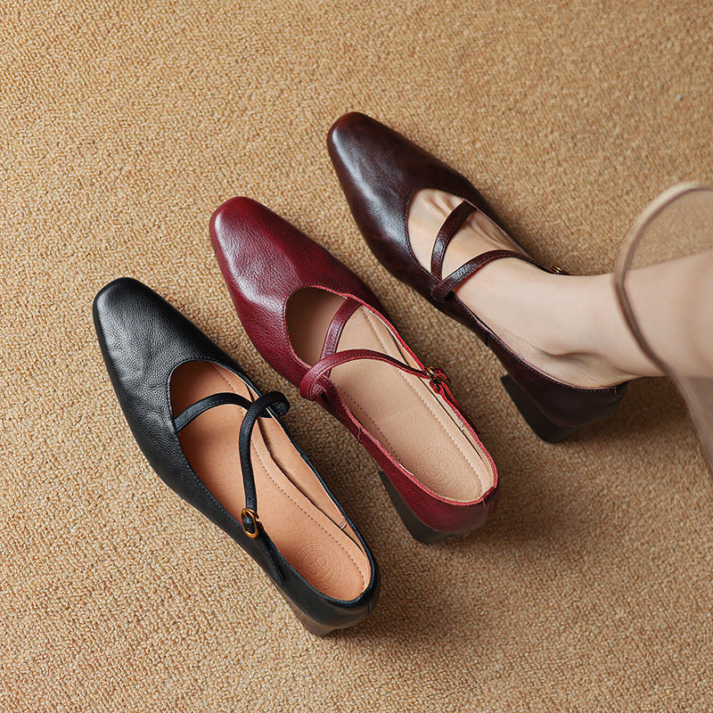 Genuine leather women's pumps in brown, a versatile option with a elegant tapered heel