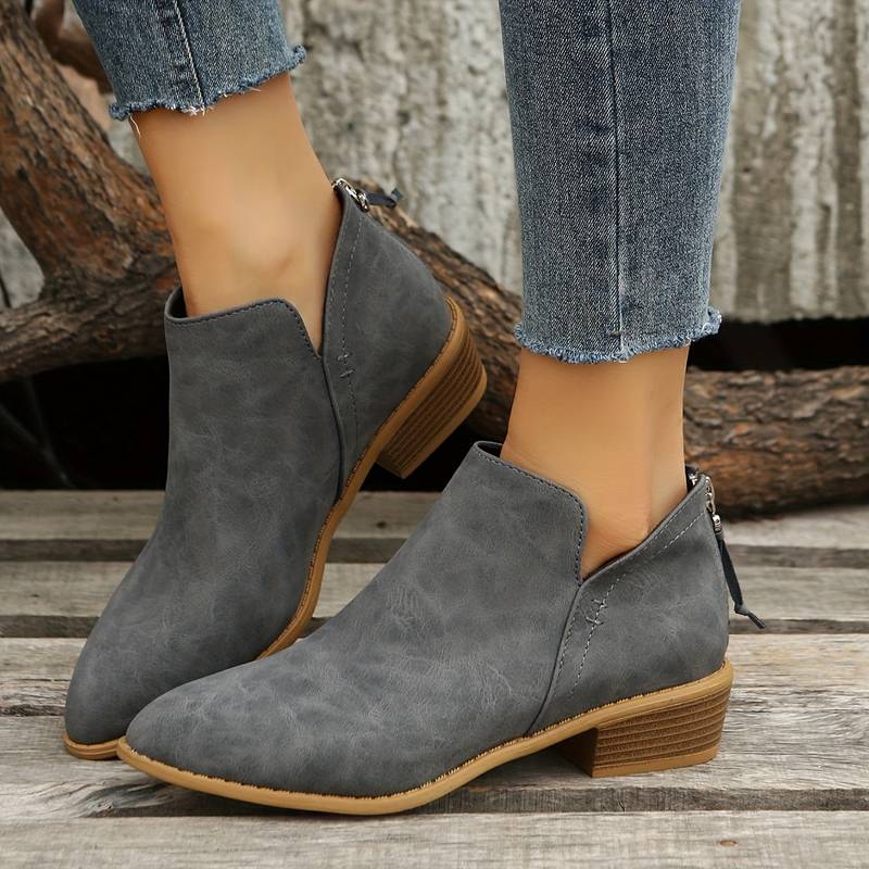 Versatile women's slip-on boots with a low heel, ideal for casual outfits and easy wear.