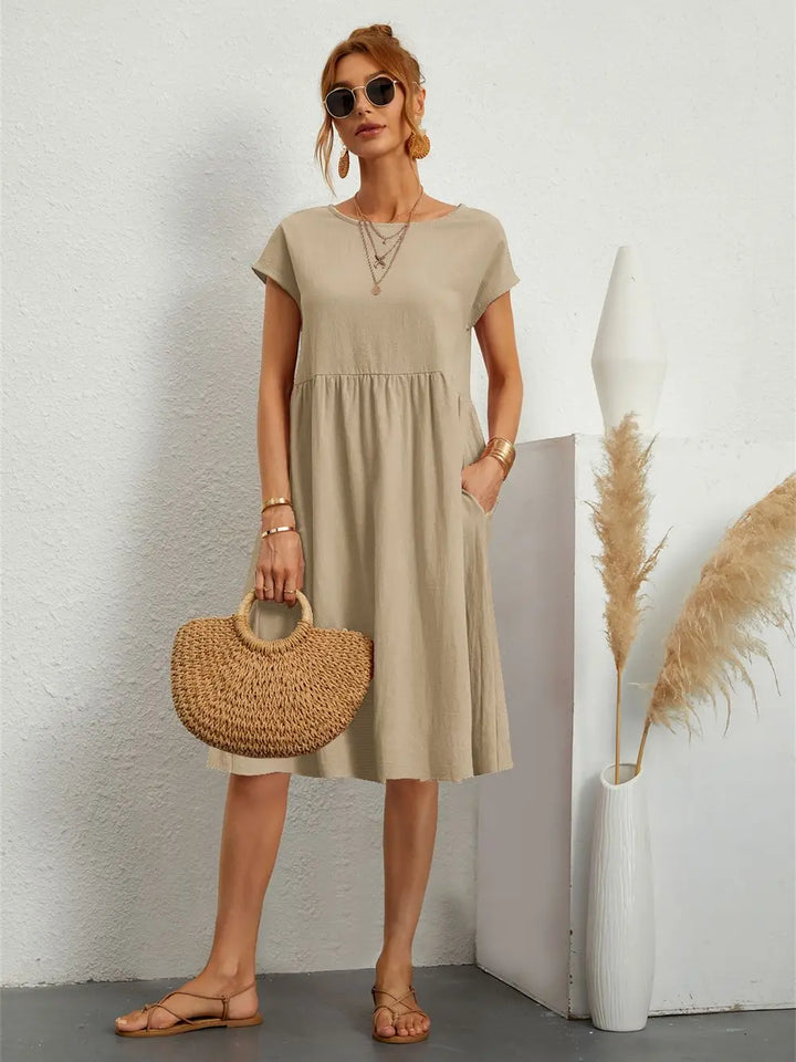 Versatile summer midi dress for women, featuring a comfortable relaxed fit and handy pockets.