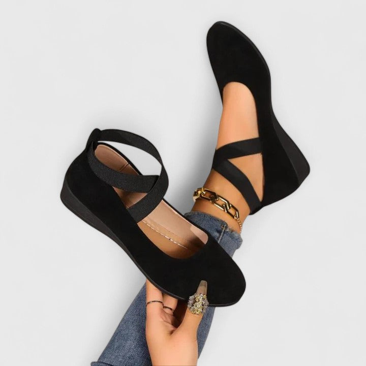 Women's comfortable orthopedic slip-on shoes with arch support, ideal for everyday casual wear & walking.