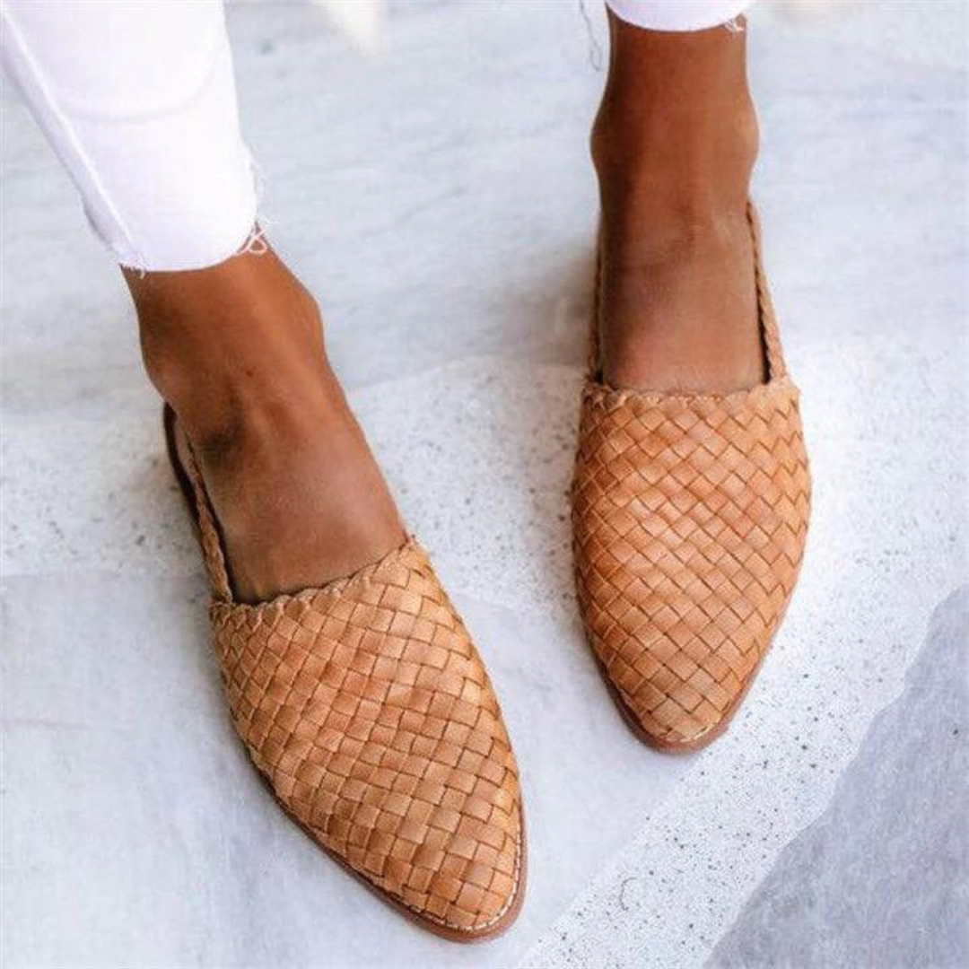 Stylish women's woven pointed toe mules; comfortable slip-on backless shoes for easy everyday fashion.