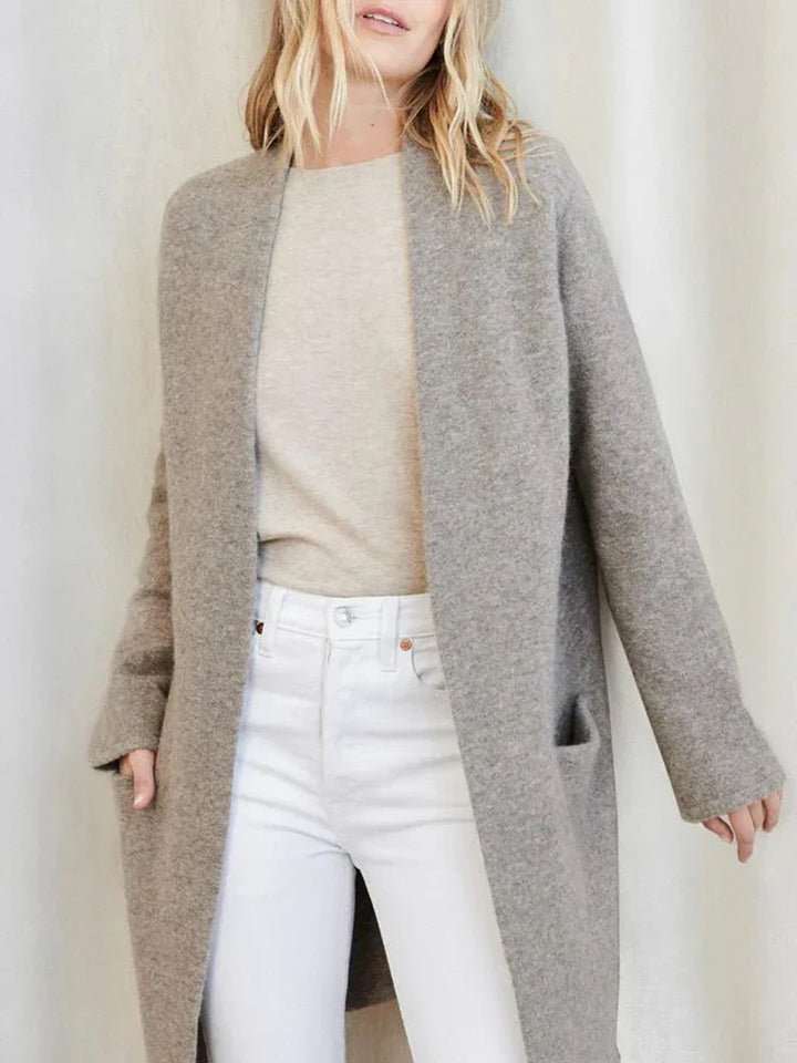 Elegant and cozy women's knitwear cardigan, perfect for a chic fall wardrobe
