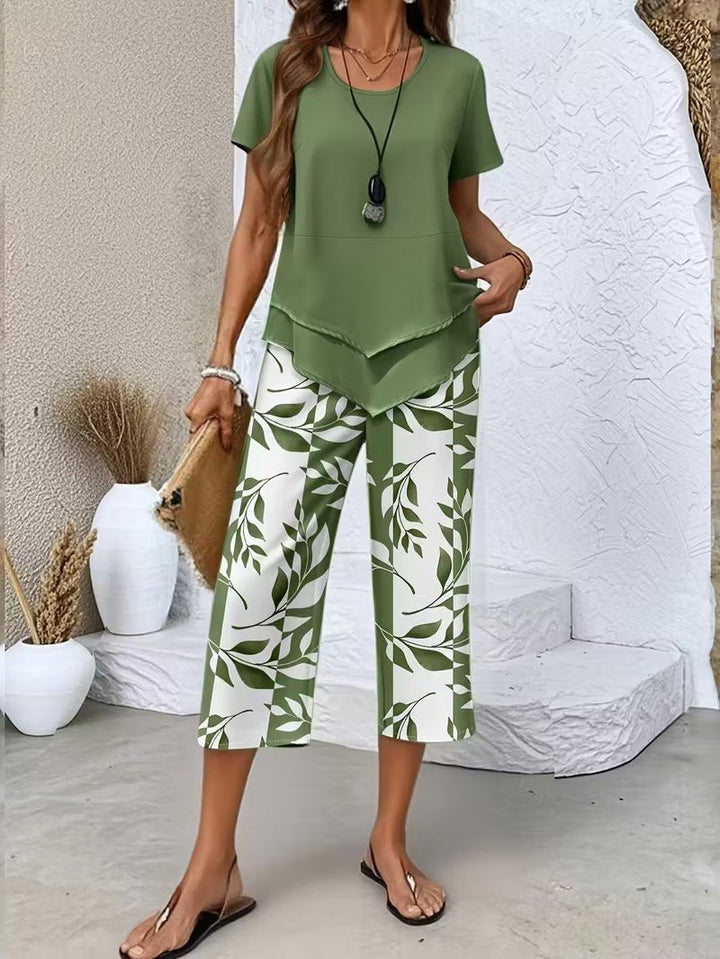 Women's floral V-neck top & wide-leg pant set. Casual two-piece summer outfit, comfortable relaxed fit.