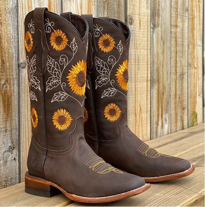 Comfortable women's bohemian boots, Isabella style. Ideal for stylish everyday wear & fall fashion. Boho chic.