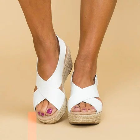 Comfortable women's lightweight flat sandals, ideal for summer vacation, beach trips, and everyday casual style.