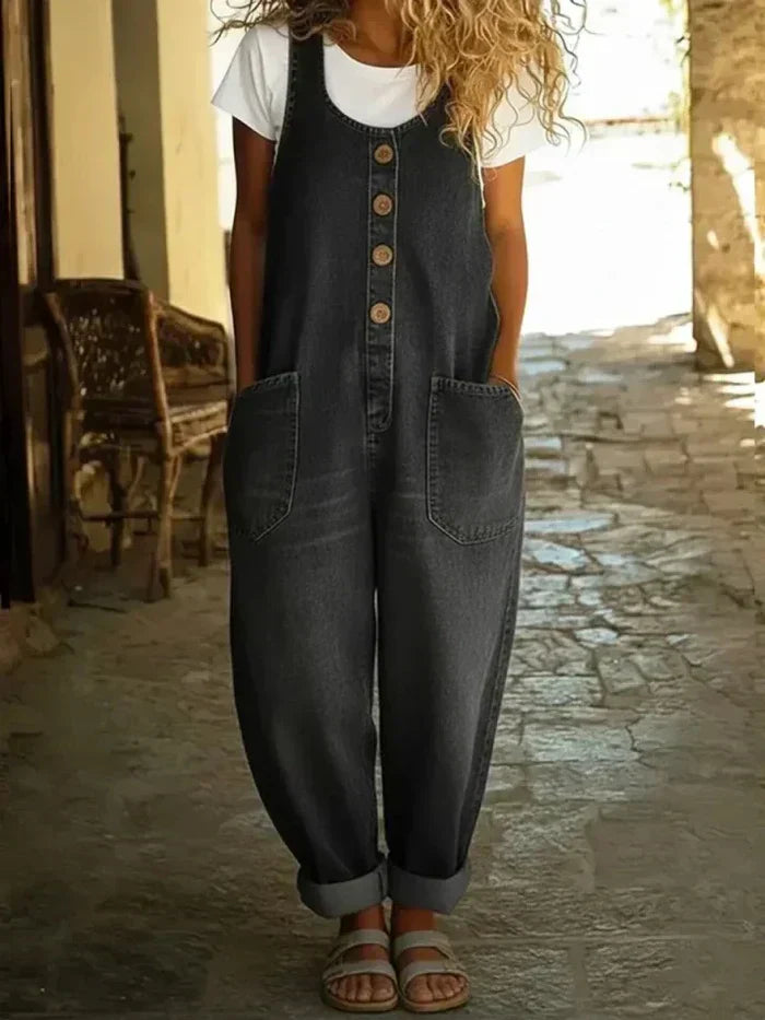 Comfortable women's loose fit one-piece sleeveless jumpsuit, ideal for casual everyday fashion and spring outfits.