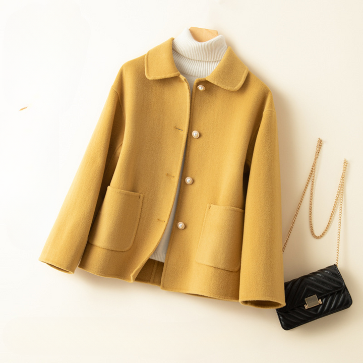 Warm women's cropped cashmere jacket featuring a stylish doll collar and sophisticated button closure, perfect for cold weather.
