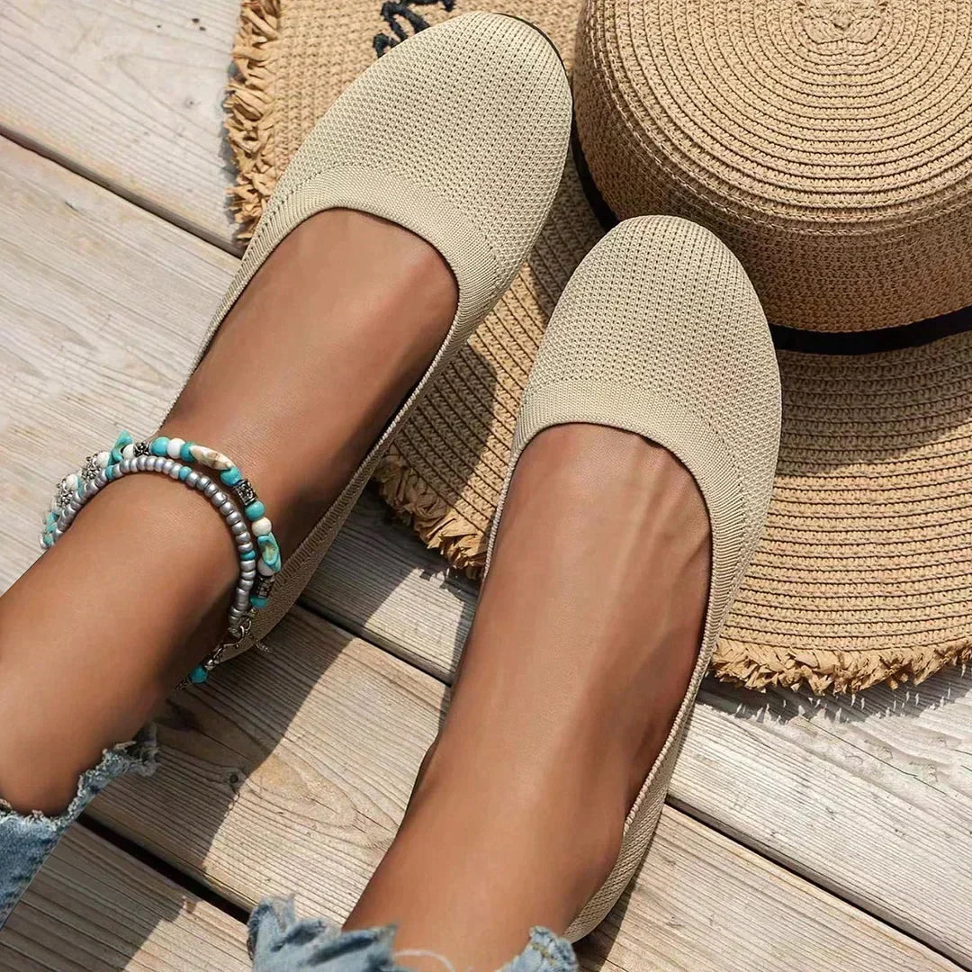 Elegant slip-on orthopedic ballerinas for women, combining chic style and everyday comfort.