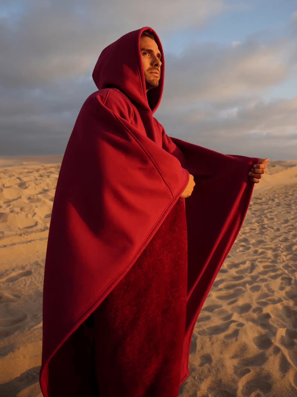Women's cozy blanket hoodie, ultimate comfort, ideal for relaxation and warmth.