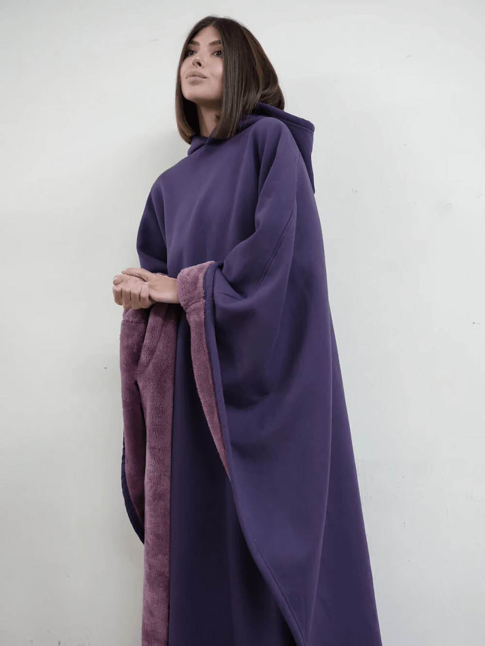 Calming women's oversize hoodie, plush loungewear for ultimate relaxation.