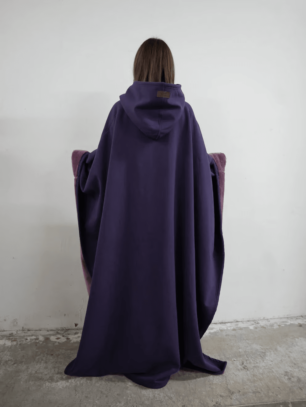 Oversize women's hoodie, ultimate comfort, warm and soft feel for lounging.