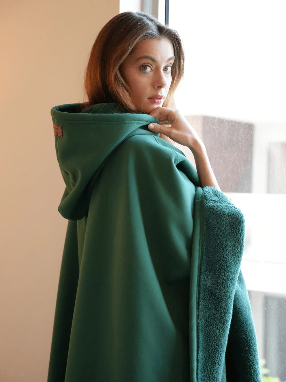 Versatile women's oversized hoodie, great for everyday casual wear & comfort.