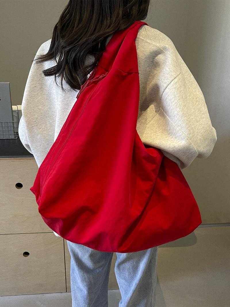 Elegant women's oversized cotton canvas bag, comfortable shoulder fit, a staple minimalist accessory