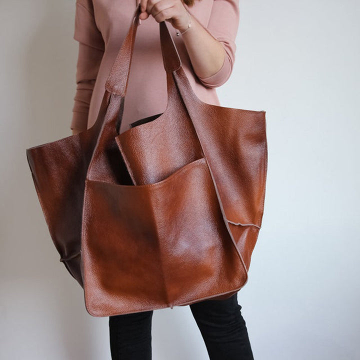 Stylish women's leather bag: oversized vintage shoulder bag, ideal for daily use and travel.