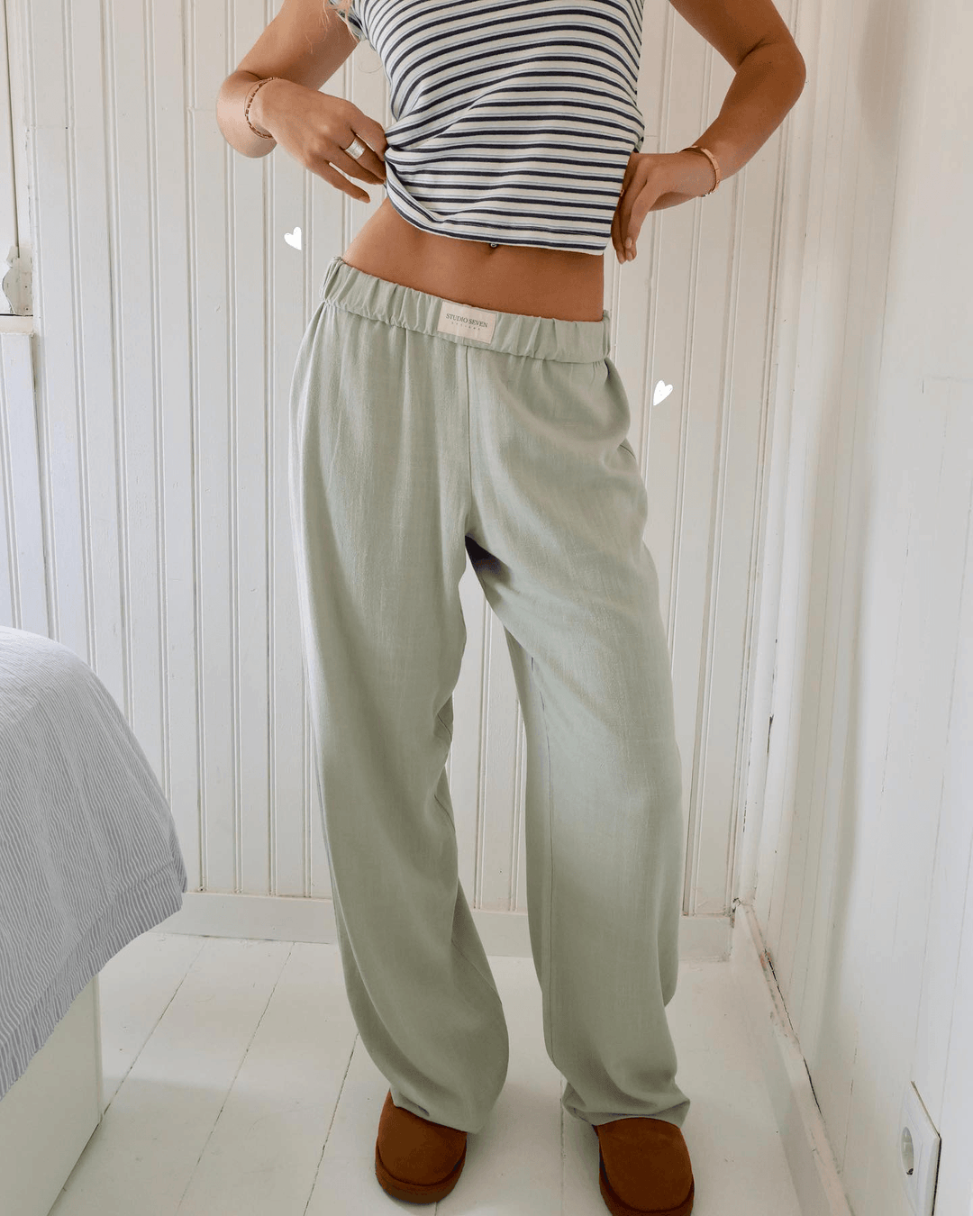 Relaxed fit women's lounge trousers. Lightweight, soft fabric & comfortable elastic waist for versatile everyday casual style.