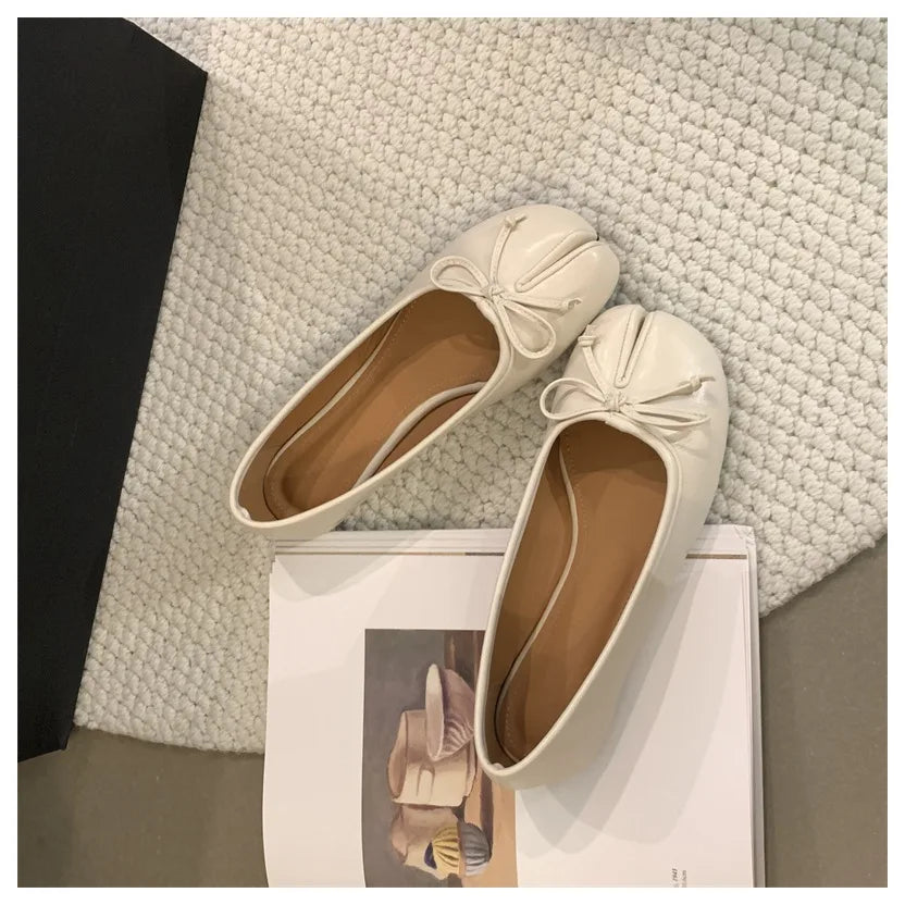 Classic women's beige leather ballet flats, perfect for a casual and comfortable look