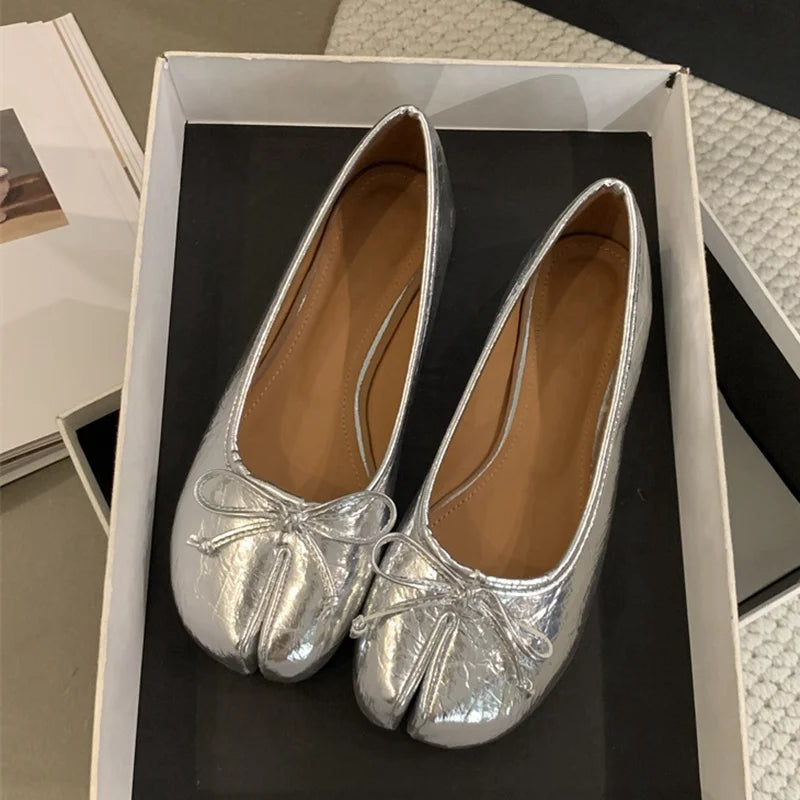 Soft beige leather flats for women, offering a comfortable and classic ballet shoe style