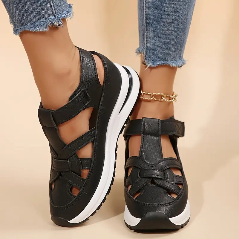 Comfortable women's casual platform sandals. Sporty design with cushioned sole for everyday wear.