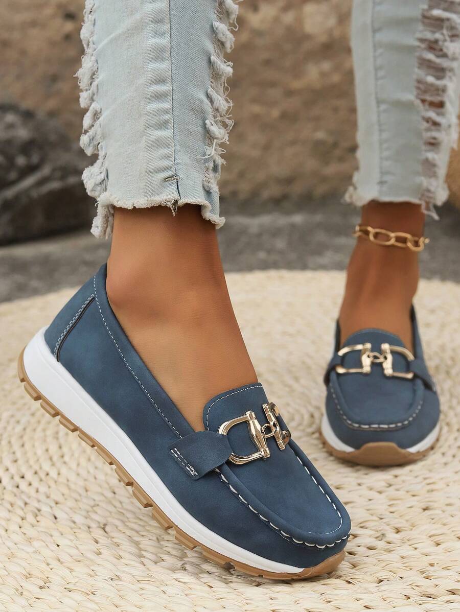 Easy slip-on women's flatform loafers with gold chain. Casual round toe shoes for quick everyday wear.