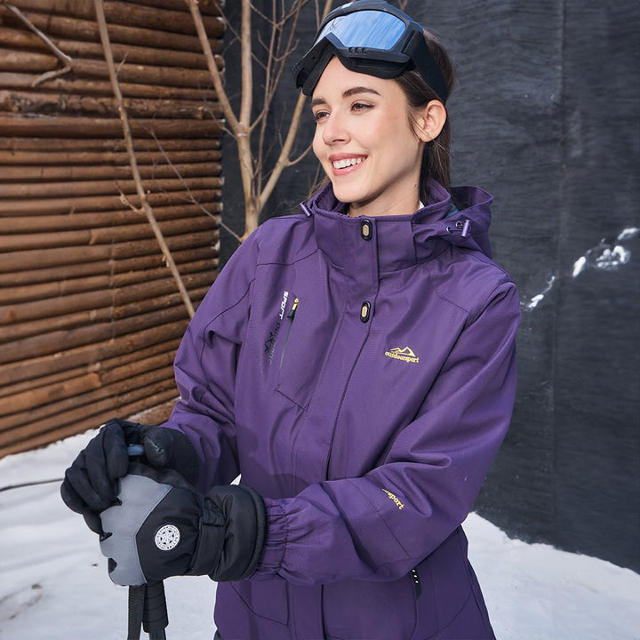 Detailed view of the cuffs with hook-and-loop fasteners on the Verona 3-in-1 waterproof jacket.