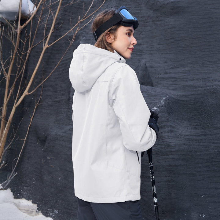 Hang tag detail on the Verona 3-in-1 women's jacket, highlighting its waterproof and 3-in-1 features.