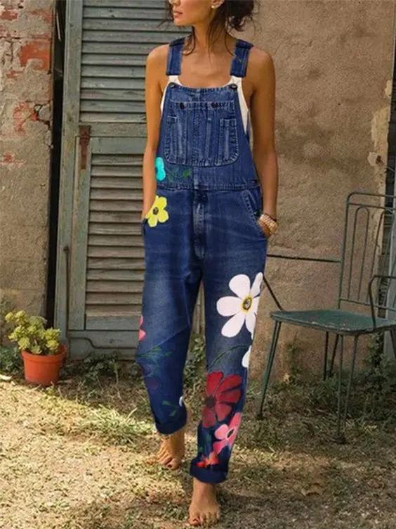 Stylish women's sleeveless jumpsuit overalls for everyday casual wear, featuring adjustable straps and a bib pocket.