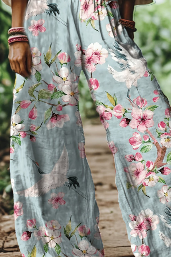 Women's relaxed fit floral cropped pants, stylish and airy for warm weather.