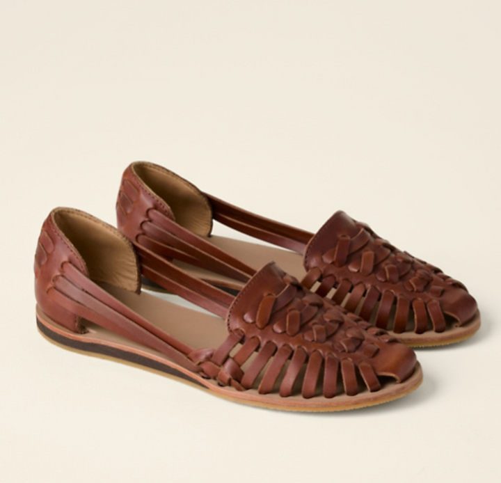 Casual women's buckle sandals with a chic woven flat design, offering ultimate comfort for everyday summer adventures.