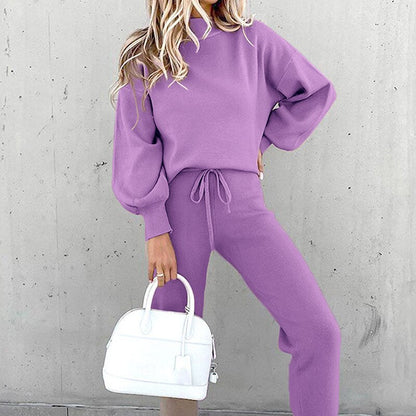 Women's comfortable two-piece lounge set in soft fabric, featuring a relaxed fit with a loose top and elastic waistband pants